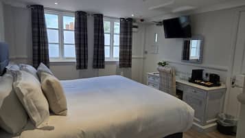Desk, laptop workspace, iron/ironing board, free WiFi