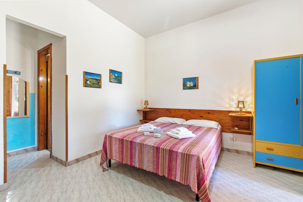 Familie studio (Alloro Among Greenery and Sea - Airco) | 1 slaapkamer, wifi, beddengoed