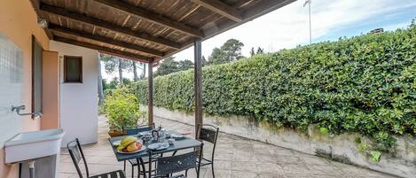 Family Apartment, 1 Bedroom (Rosmarino Among Greenery And Sea -) | Outdoor dining