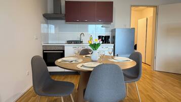 雪櫃、微波爐、焗爐、爐具