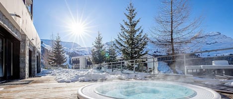 Bain à remous extérieur