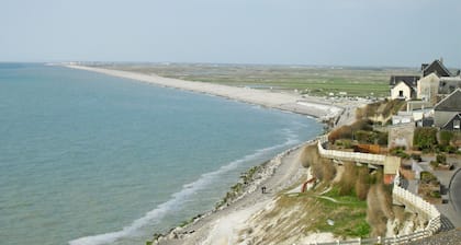 Tout près de la plage à pied!