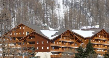 Appart de Ski Rustique | AccÚs Piscine Chauffée