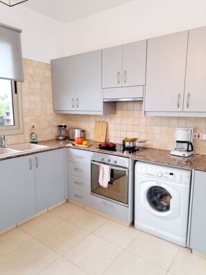 Micro-ondes, four, plaque de cuisson, lave-vaisselle