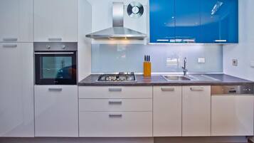 Room, 3 Bedrooms, Smoking, Private Pool | Interior