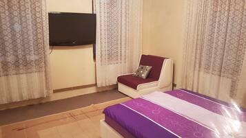 2 bedrooms, iron/ironing board, WiFi, bed sheets
