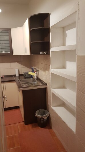 Private kitchen - 2-bedroom apartment in charming Tuzla with WiFi, AC (Tuzla)