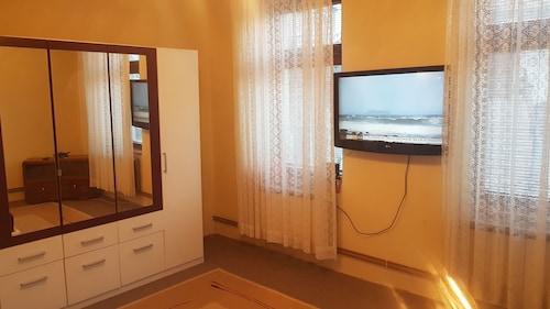 2-bedroom apartment in charming Tuzla with WiFi, AC