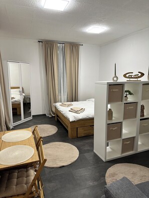 1 bedroom, WiFi, bed sheets