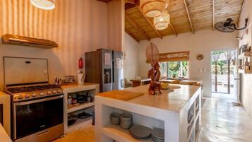 Fridge, coffee/tea maker, highchair