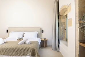 4 bedrooms, iron/ironing board, travel cot, free WiFi - Historic Beauty & Nature at Balarina by etouri (Chania)