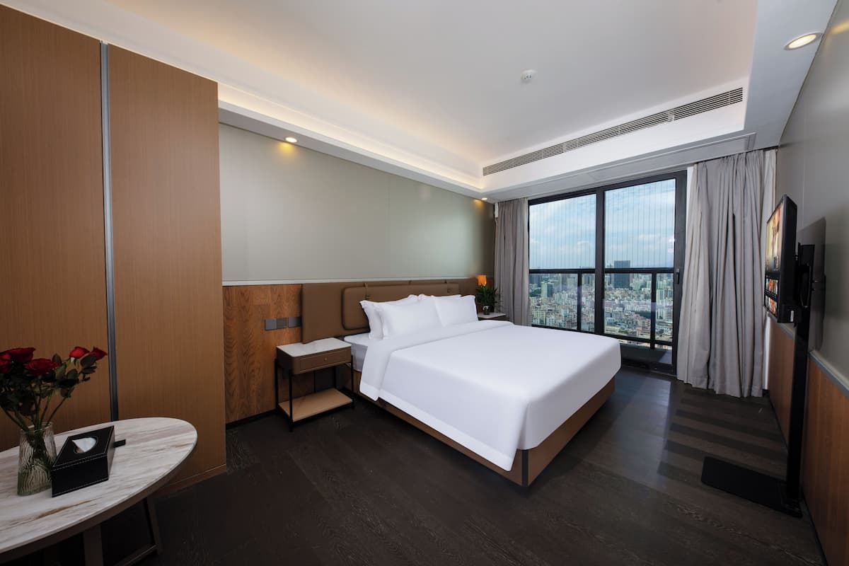 Deluxe City View King Room (Smart Guest Control+Refrigerator+Washing Machine) | 1 bedroom, blackout curtains, iron/ironing board, free WiFi