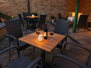 Outdoor dining - Parkside Retreat Central location perfect for couples and families (Bad Muskau)