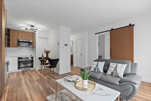 Smart TV, books - Pool/Patio/ & Private Balcony in Downtown Edmonton, Private Parisian Condo (Edmonton)