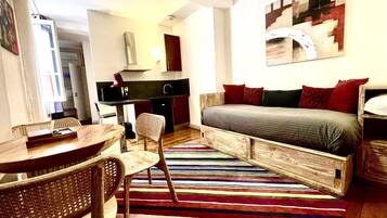 Family Penthouse, 1 Bedroom | Premium bedding, memory foam beds, in-room safe, individually decorated