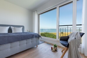 3 bedrooms, iron/ironing board, free WiFi - Luxury villa "Wolke7" on the Baltic Sea with garden, roof terrace, sauna & sea view. (Olpenitz)