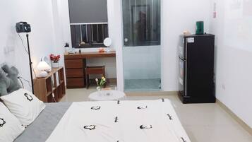 デラックス スタジオスイート | 1 室のベッドルーム、デスク、WiFi (無料)、ベッドシーツ