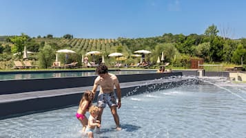 Piscine extérieure (ouverte en saison)