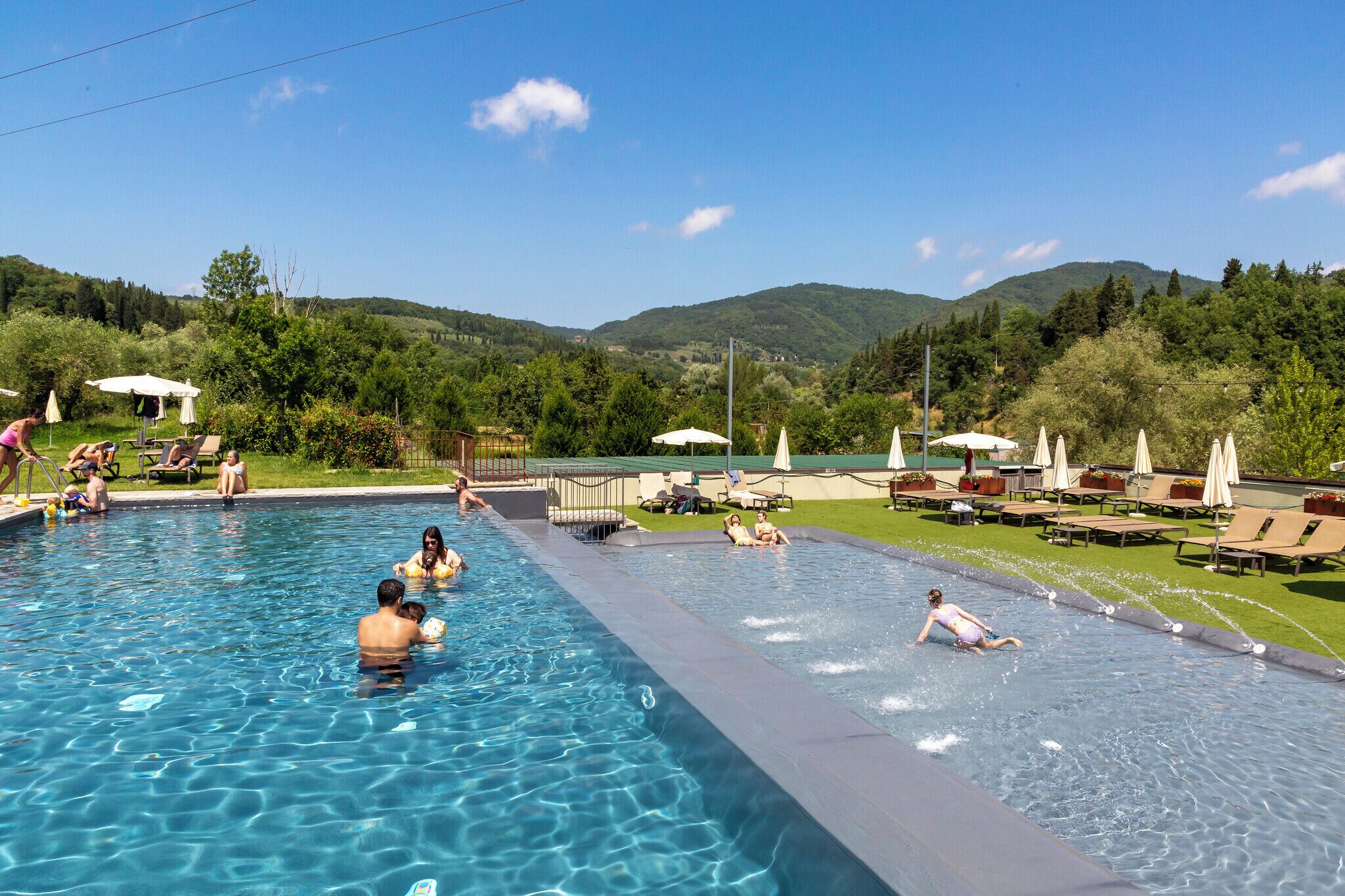 Piscine extérieure (ouverte en saison)