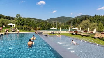 Piscine extérieure (ouverte en saison)