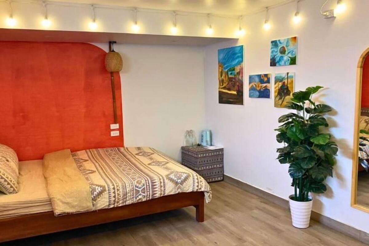 Hypo-allergenic bedding, blackout curtains, soundproofing, free WiFi