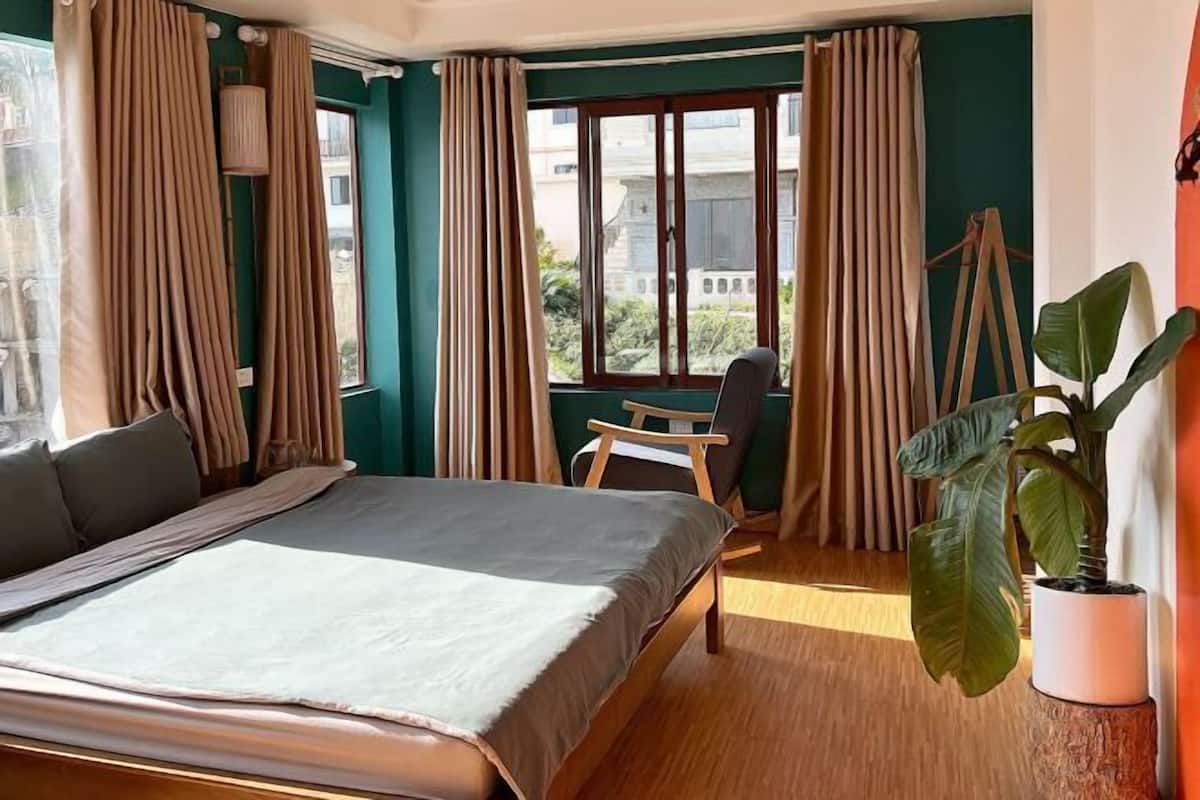 Hypo-allergenic bedding, blackout curtains, soundproofing, free WiFi