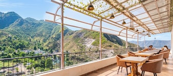 Hotel Sun Village by Palm Aryan