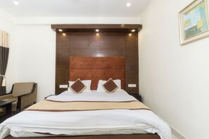 Deluxe Room With Balcony Mountain View | Premium bedding, desk, laptop workspace, free WiFi - Hotel Sun Village by Palm Aryan (Mussoorie)
