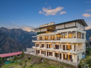 Front of property - Hotel Sun Village by Palm Aryan (Mussoorie)