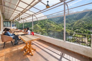Restaurant - Hotel Sun Village by Palm Aryan (Mussoorie)