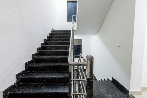 Staircase - Hotel Sun Village by Palm Aryan (Mussoorie)