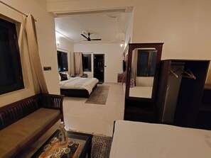 Room - Alinda House Naukuchiatal by THE GHAUR (Uttarakhand)