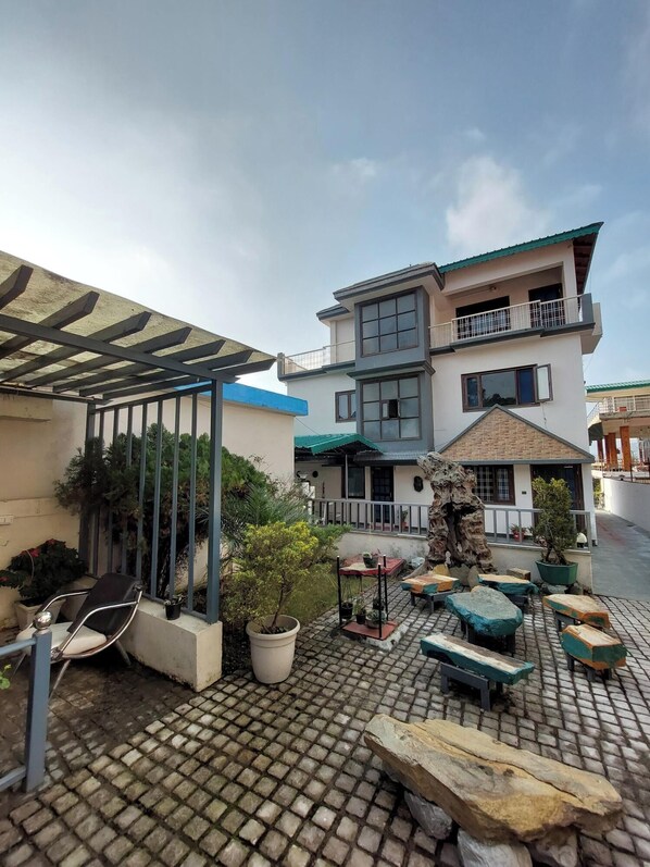 Front of property - Alinda House Naukuchiatal by THE GHAUR (Uttarakhand)