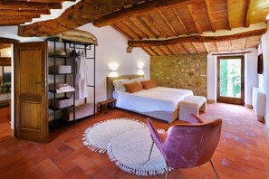 5 camere, ferro/asse da stiro, culla da viaggio, Wi-Fi gratuito