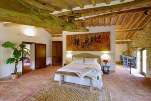 5 chambres, fer et planche à repasser, lit parapluie, Wi-Fi gratuit