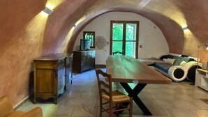 Kır Evi, Dağ Manzaralı | Oturma alanı