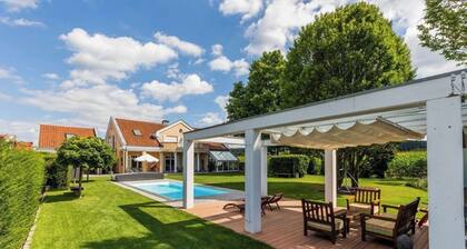 Exklusives Luxusferienhaus Pool, Sauna & viel Platz fĂŒr unvergessliche Zeiten