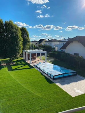 Property grounds - Exclusive luxury holiday home Pool, sauna & plenty of space for great times (Kleinwallstadt)