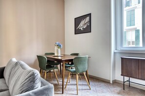 豪華公寓, 城市景 | 客廳 | 32 吋LED 電視連數碼電視頻道