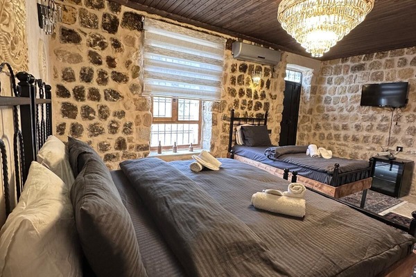 Comfort Triple Room | Laptop workspace, iron/ironing board, free WiFi