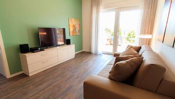 Fernseher, Stereoanlage