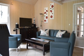 TV, fireplace, DVD player, stereo
