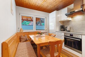 Réfrigérateur, four, plaque de cuisson, lave-vaisselle