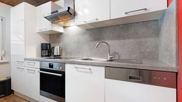 Réfrigérateur, four, plaque de cuisson, lave-vaisselle