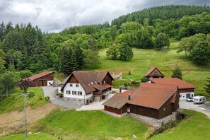 Exterior - Holiday Home 'Huber' with Mountain View, Shared Pool and Wi-Fi (Ohlsbach)