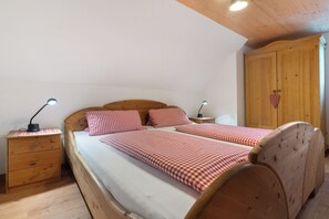 3 多间卧室、免费 WiFi、床单