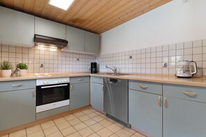 Refrigerador, horno, parrilla de estufa y lavavajillas