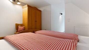 3 bedrooms, free WiFi, bed sheets
