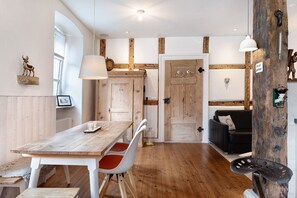 Dining - Apartment 'Bauernstüble Im Englerhof' with Private Garden and Wi-Fi (Sulzburg-Laufen)