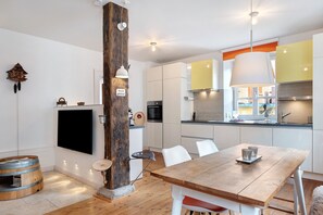 Dining - Apartment 'Bauernstüble Im Englerhof' with Private Garden and Wi-Fi (Sulzburg-Laufen)